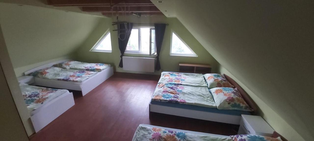 Chata U Rybnika Msecke Zehrovice Esterno foto
